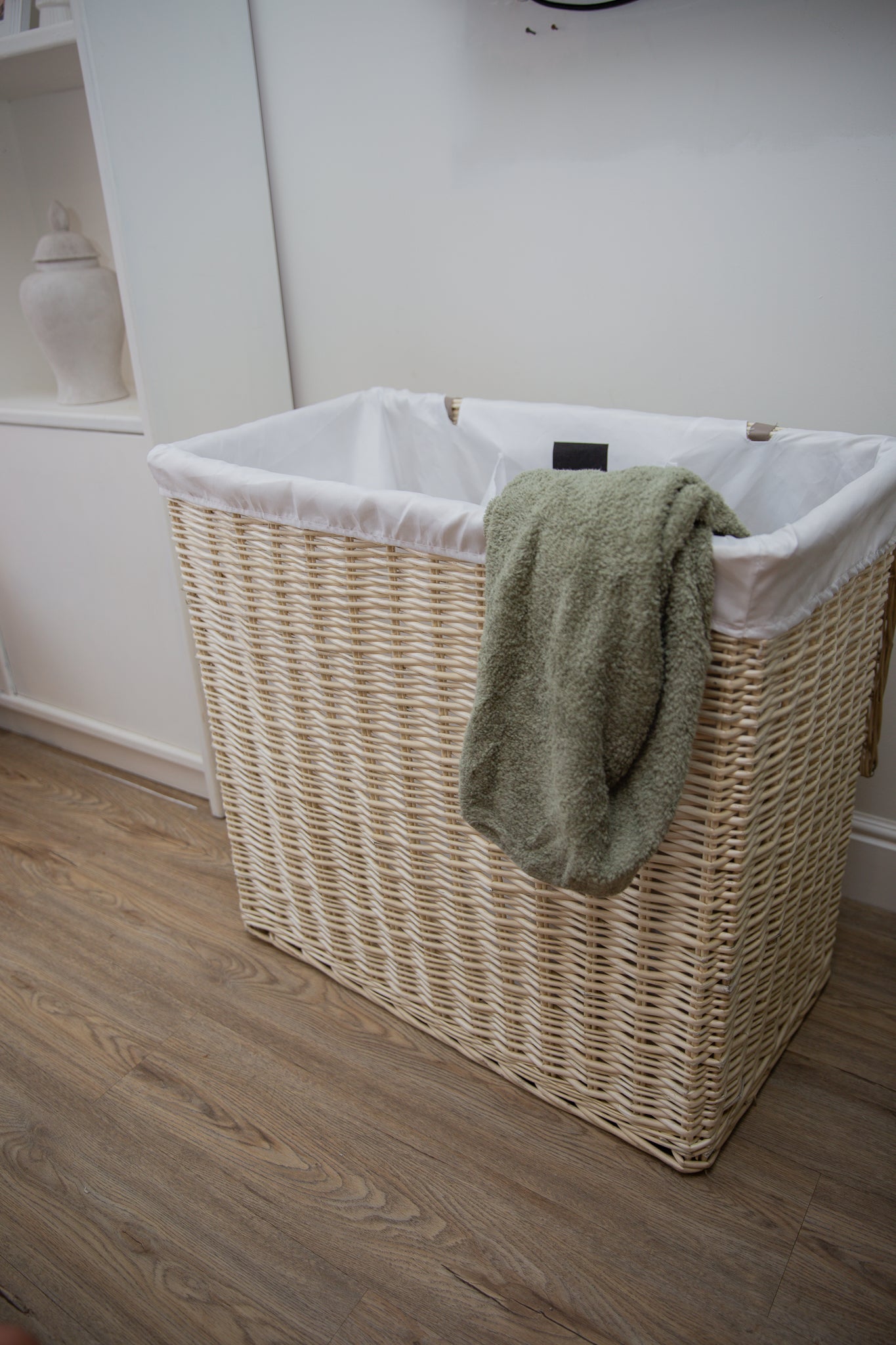 H&K Signature Wicker Laundry Basket - Extra Large in Ivory Cream