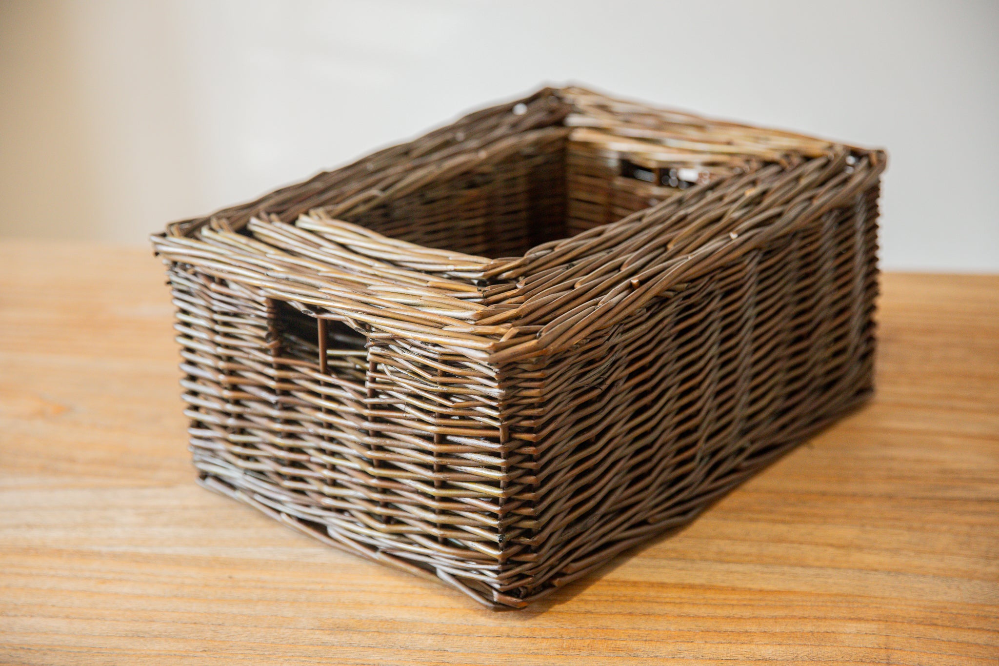 H&K Set of 4 sizes willow wicker storage baskets - in forest brown