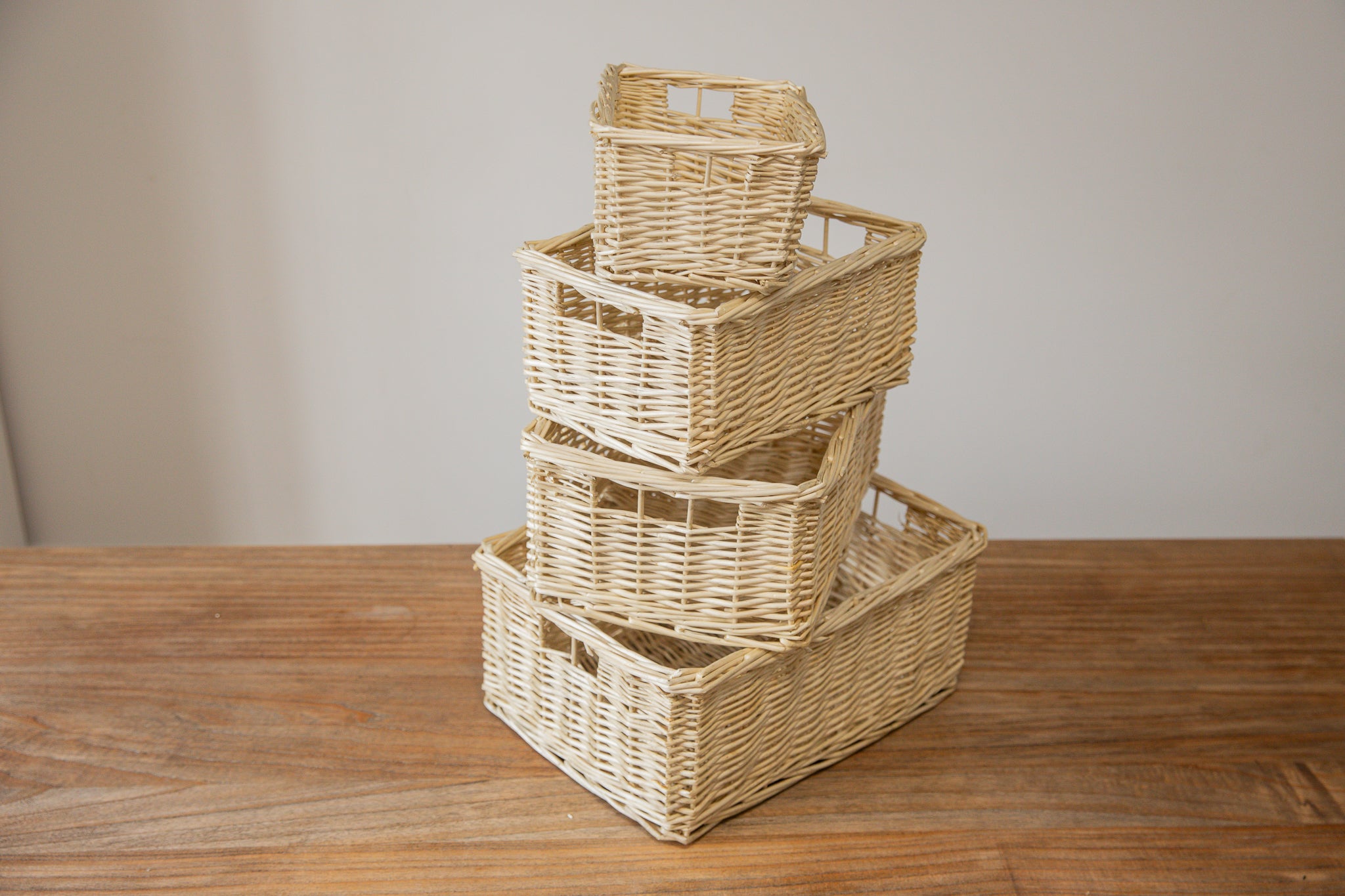 H&K Set of 4 sizes willow wicker storage baskets - in Ivory cream