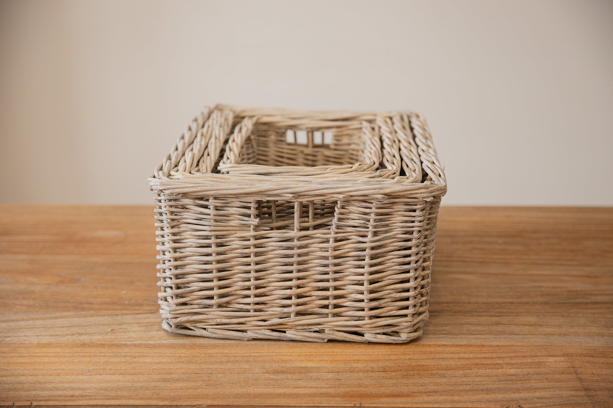 H&K Set of 4 sizes willow wicker storage baskets - in Antique Wash