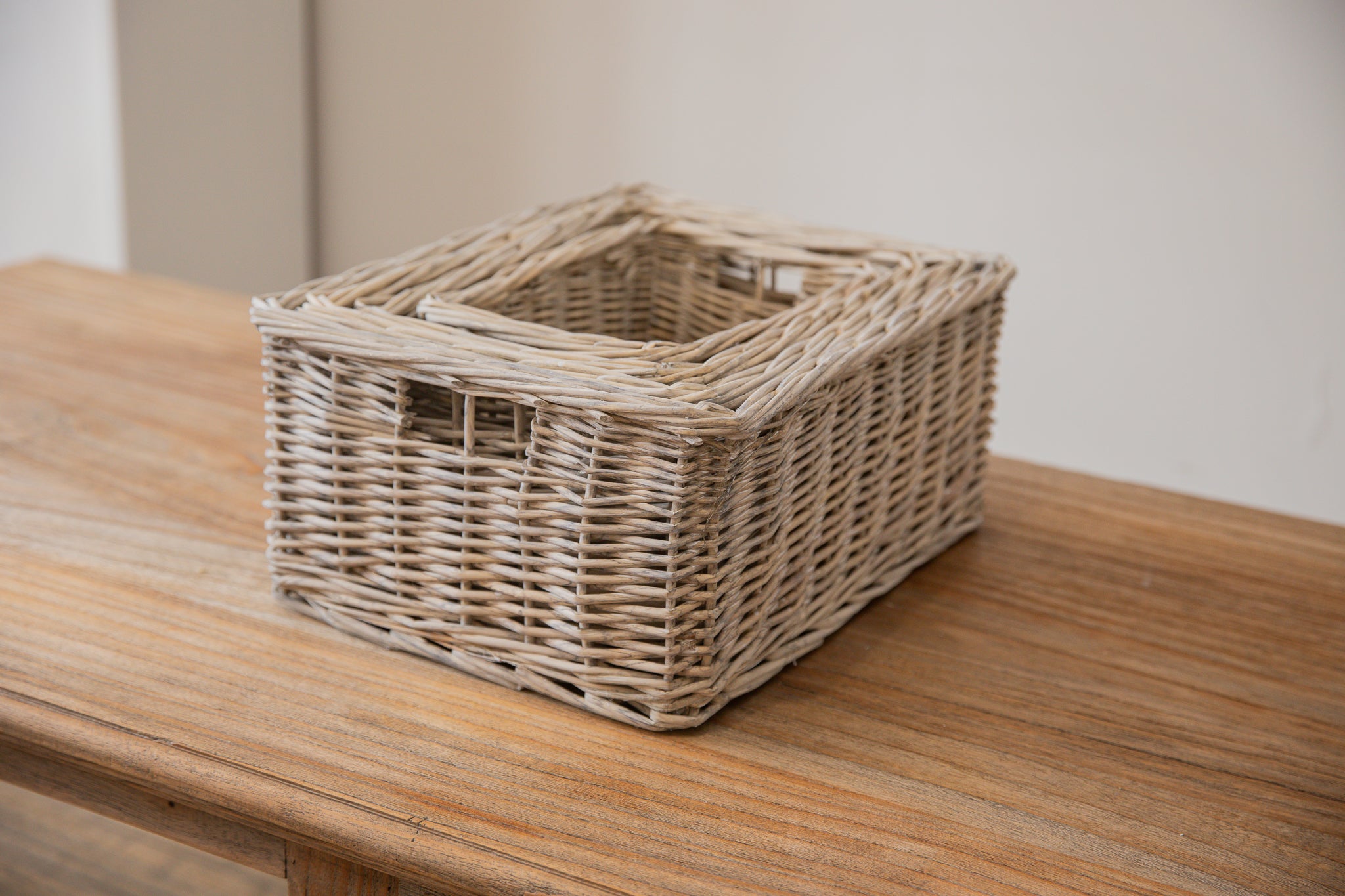 H&K Set of 4 sizes willow wicker storage baskets - in Antique Wash