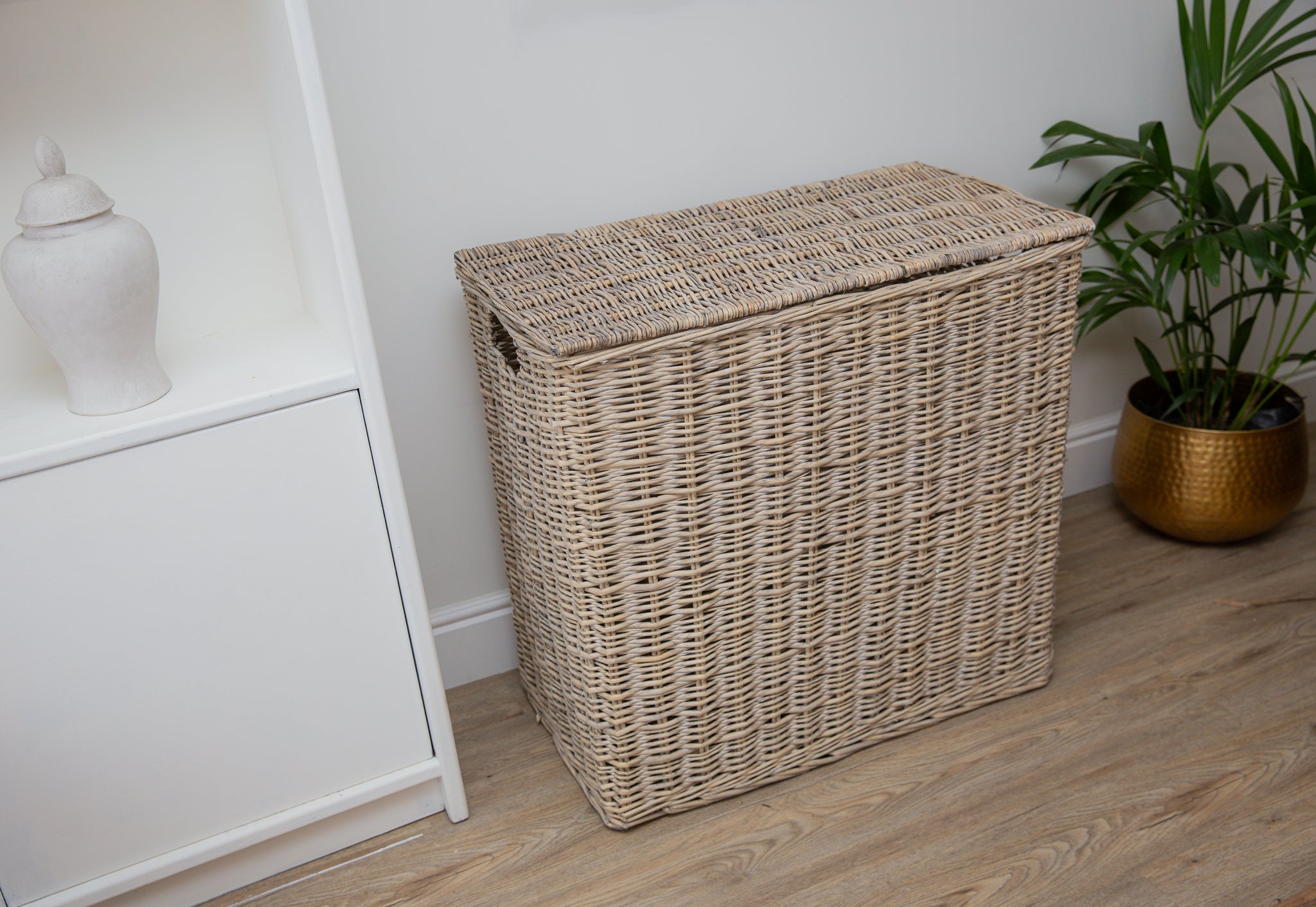 H&K Signature wicker Laundry Basket - Extra large in Antique Wash