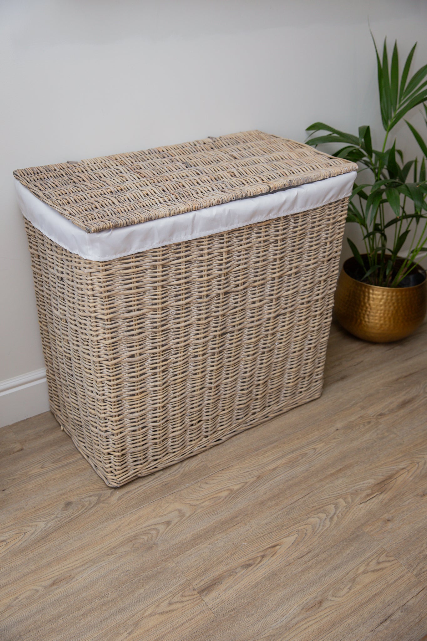 H&K Signature wicker Laundry Basket - Extra large in Antique Wash