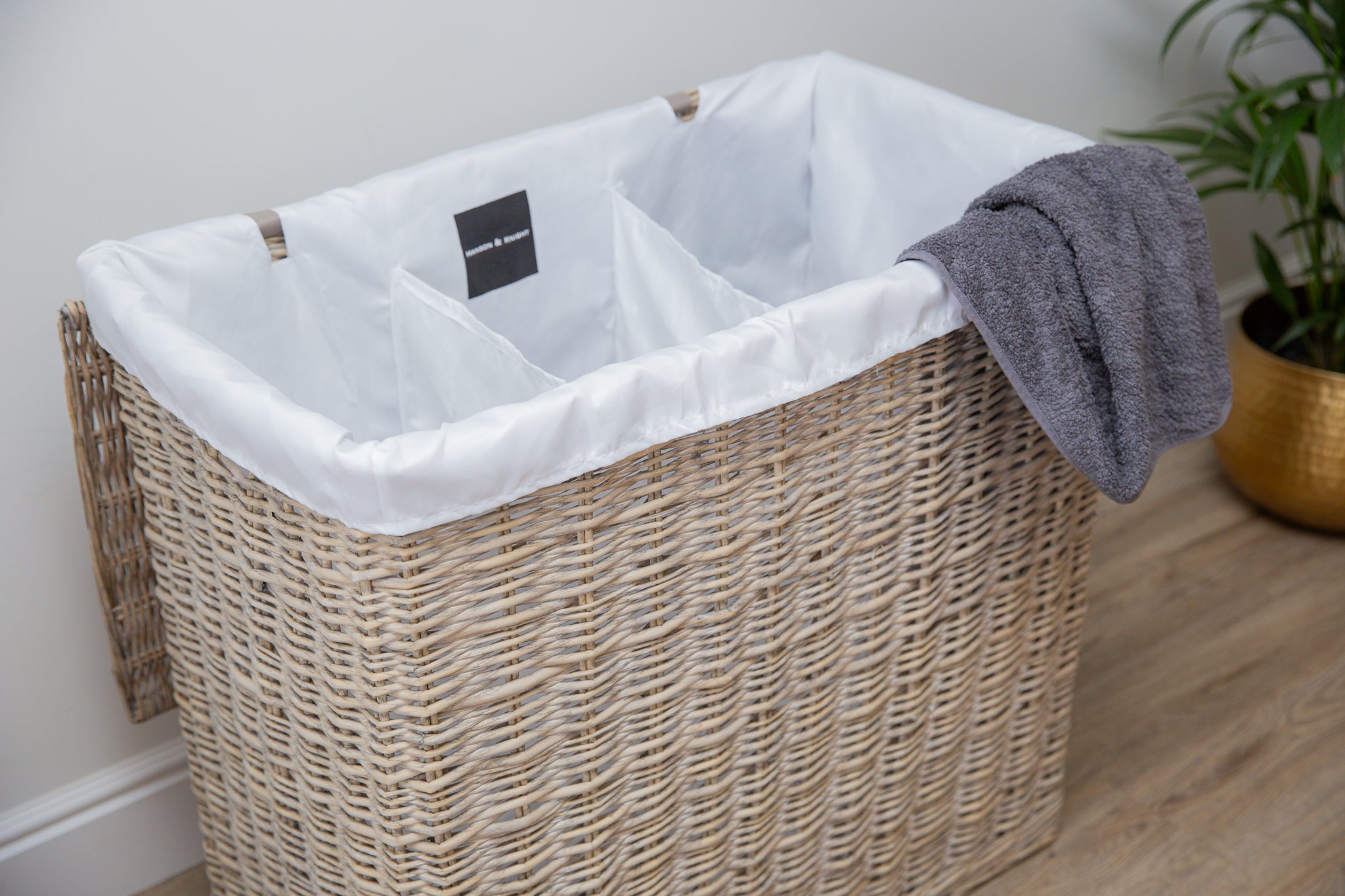 H&K Signature wicker Laundry Basket - Extra large in Antique Wash